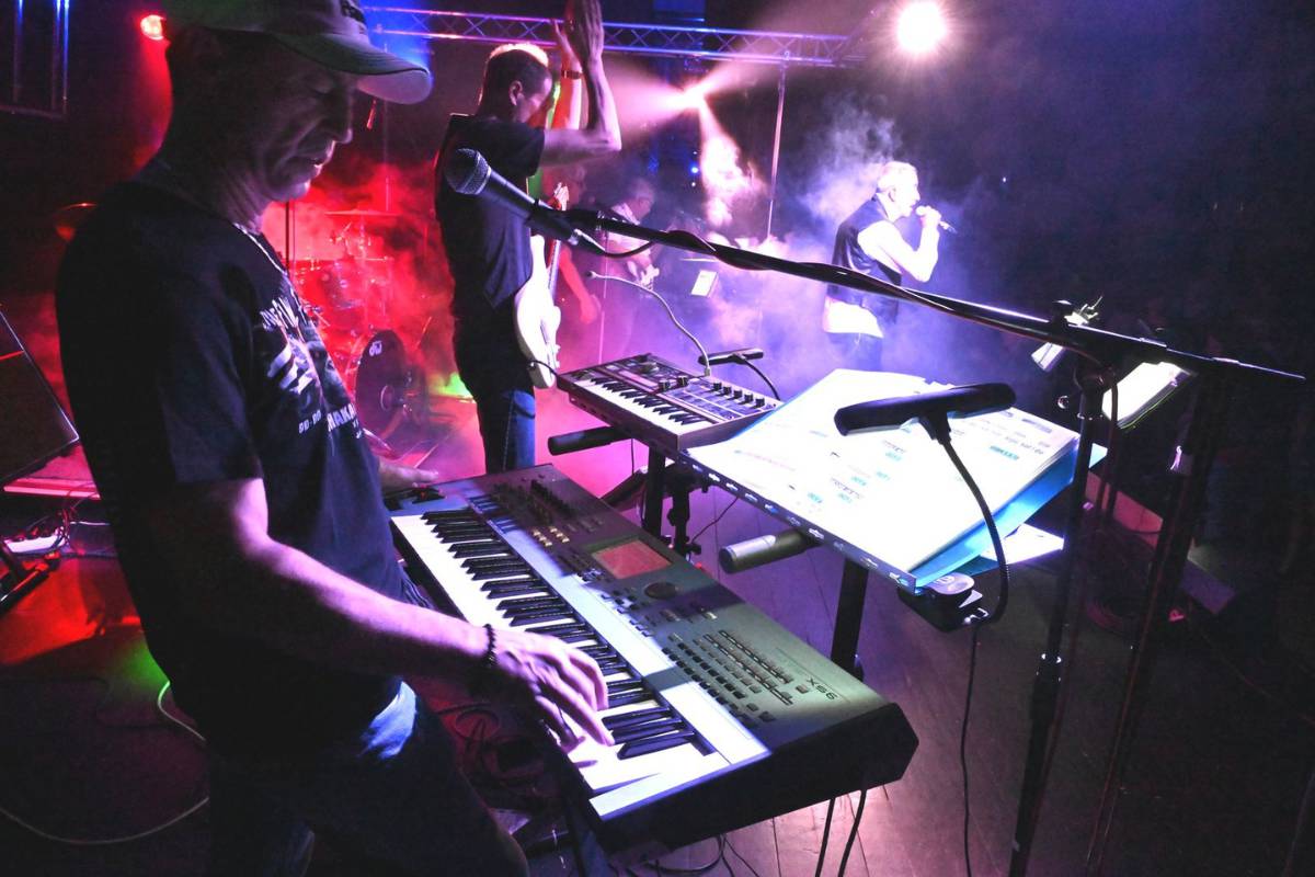 Michel-synthé-concert-La Capitelle-2024-As’Orties